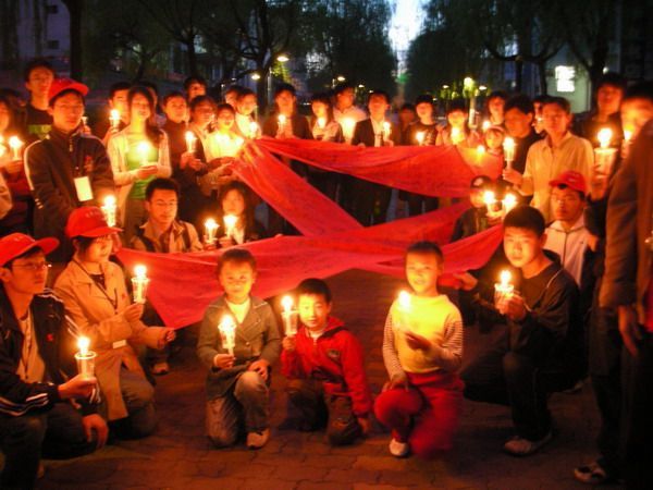 第32个国际艾滋病烛光纪念日主题追思会在北京举行